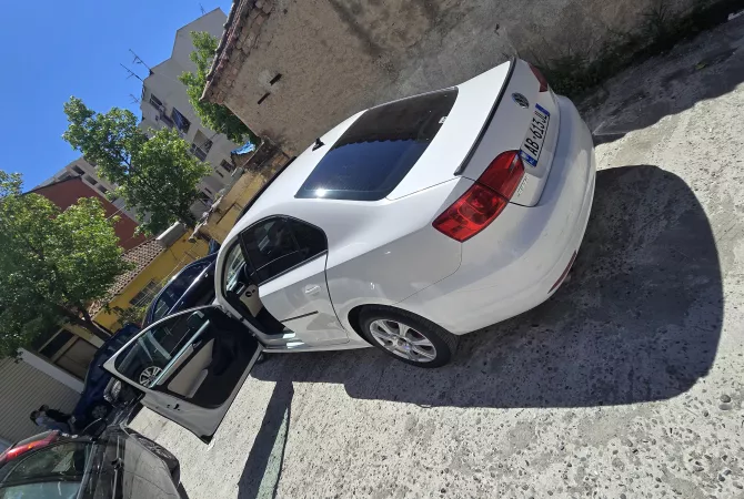 Makina ne shitje ne Durres, Volkswagen, 2013 gasoline-gas,Kambio Automatik Pagesa 75,000  Euro.