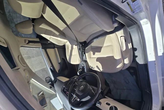 Makina ne shitje ne Durres, Volkswagen, 2013 gasoline-gas,Kambio Automatik Pagesa 75,000  Euro.