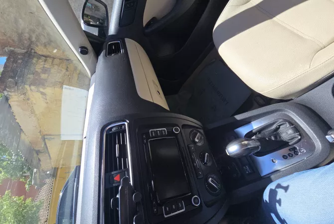 Makina ne shitje ne Durres, Volkswagen, 2013 gasoline-gas,Kambio Automatik Pagesa 75,000  Euro.