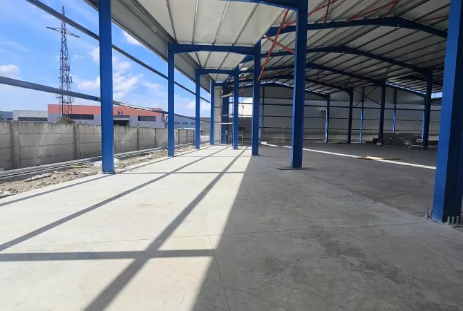 Ambient biznesi me qera 4+1 ne Durres - 1,500 Euro