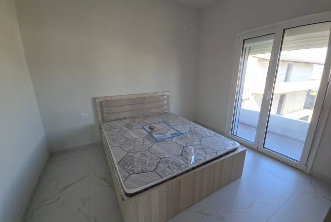 Shtepi me qera 1+1 ne Durres - 30,000 Leke