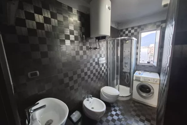 Shtepi me qera Apartament ne Tirane, 2+1, Mobilimi E mobiluar, Pagesa 56,000  Leke.