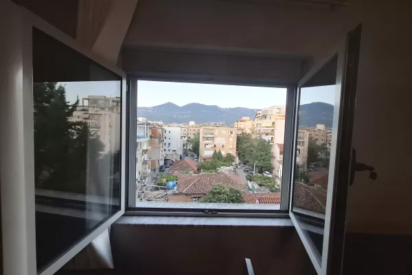 Shtepi me qera Apartament ne Tirane, 2+1, Mobilimi E mobiluar, Pagesa 56,000  Leke.