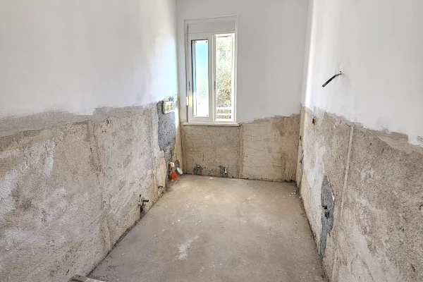 Shtepi ne shitje Apartament ne Durres, 2+1, Mobilimi E mobiluar, Pagesa 80,000  Euro.