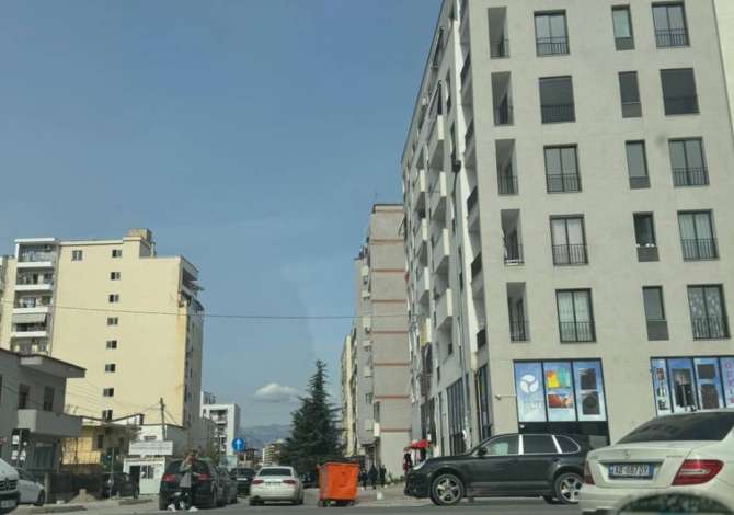 Truall ose Toke  ne Tirane - 1,000 Euro