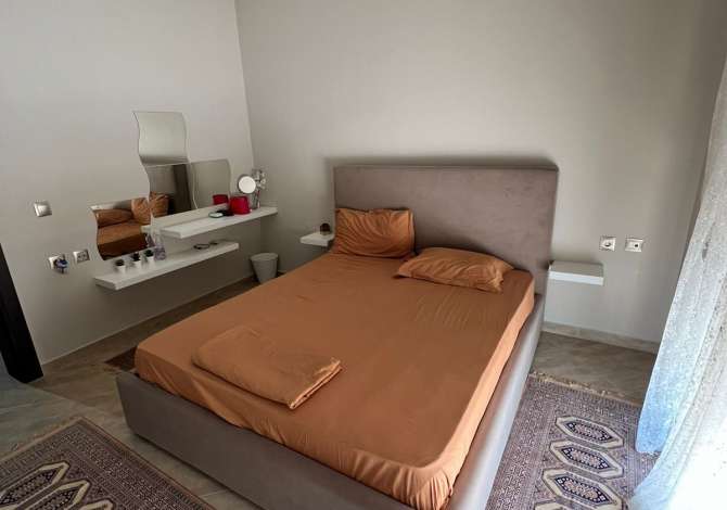 Shtepi me qera Vila Luksoze ne Tirane, 4+1, Mobilimi E mobiluar, Pagesa 700  Euro.