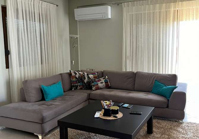 Shtepi me qera Vila Luksoze ne Tirane, 4+1, Mobilimi E mobiluar, Pagesa 700  Euro.