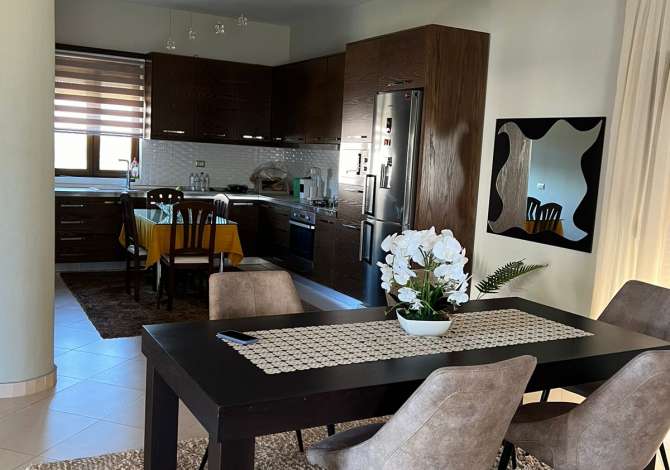 Shtepi me qera Vila Luksoze ne Tirane, 4+1, Mobilimi E mobiluar, Pagesa 700  Euro.