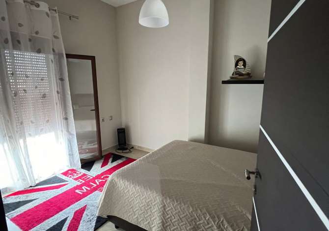 Shtepi me qera Vila Luksoze ne Tirane, 4+1, Mobilimi E mobiluar, Pagesa 700  Euro.