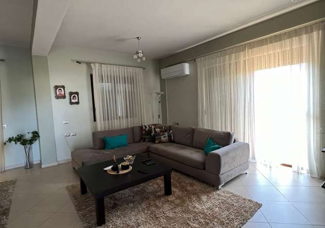 Shtepi me qera Vila Luksoze ne Tirane, 4+1, Mobilimi E mobiluar, Pagesa 700  Euro.