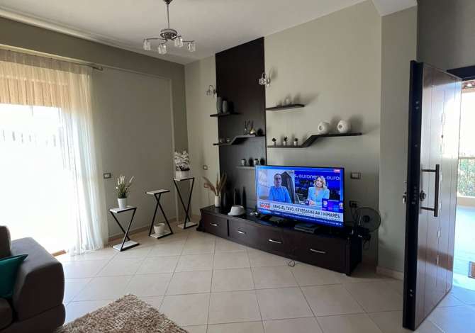 Shtepi me qera Vila Luksoze ne Tirane, 4+1, Mobilimi E mobiluar, Pagesa 700  Euro.