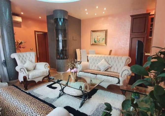 Shtepi me qera Vila Luksoze ne Tirane, 7+1, Mobilimi E mobiluar, Pagesa 3,000  Euro.