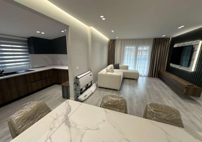 Shtepi me qera 7+1 ne Tirane - 3,000 Euro