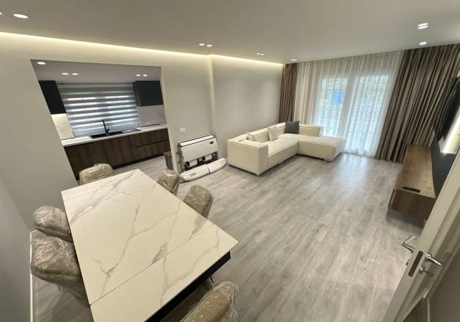 Shtepi me qera 7+1 ne Tirane - 3,000 Euro