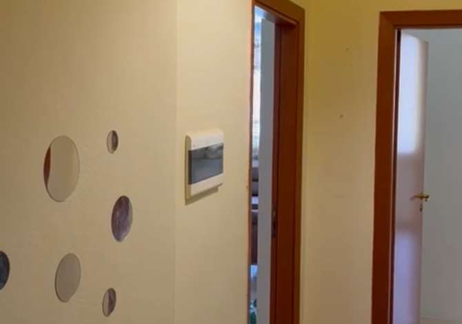 Ambient biznesi me qera 3+1 ne Tirane - 600 Euro