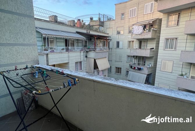 Shtepi me qera Apartament ne Tirane, 2+1, Mobilimi E mobiluar, Pagesa 400  Euro.