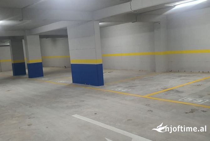 Ambient biznesi me qera 4+1 ne Tirane - 4,500 Leke