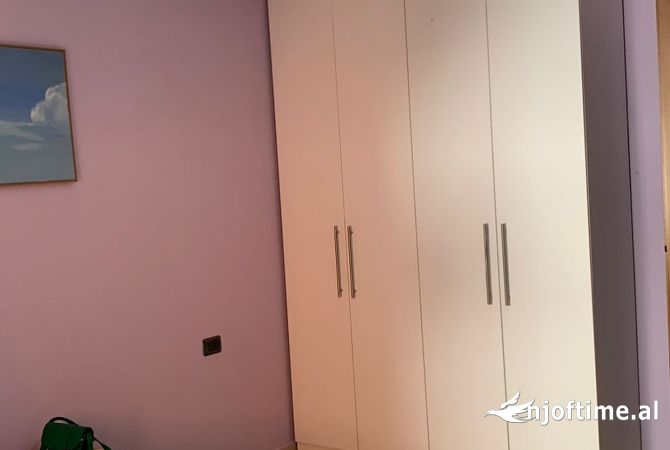 Shtepi me qera Apartament ne Tirane, 2+1, Mobilimi E mobiluar, Pagesa 900  Euro.