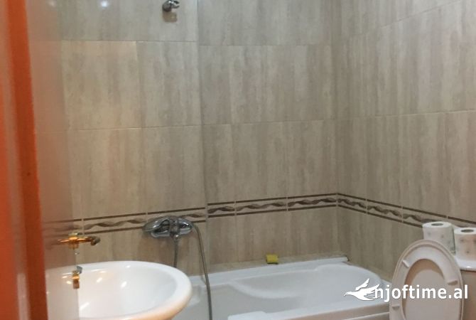 Shtepi me qera Apartament ne Tirane, 2+1, Mobilimi E mobiluar, Pagesa 900  Euro.