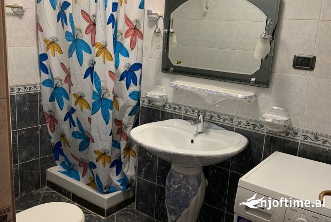 Shtepi me qera Apartament ne Tirane, 2+1, Mobilimi E mobiluar, Pagesa 900  Euro.