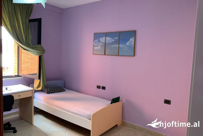 Shtepi me qera Apartament ne Tirane, 2+1, Mobilimi E mobiluar, Pagesa 900  Euro.