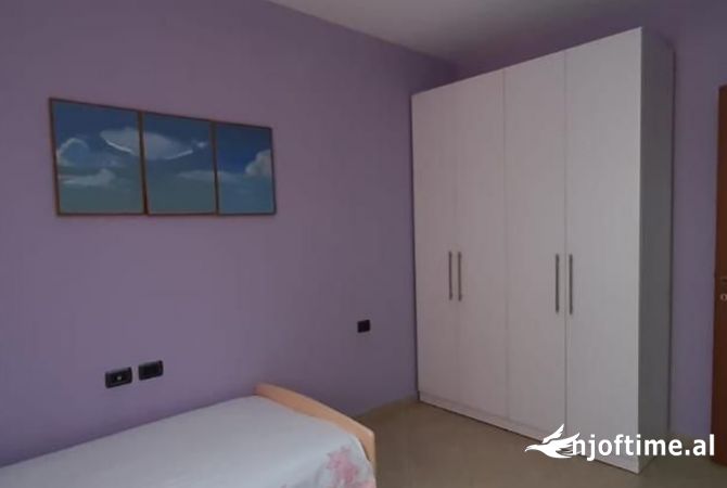 Shtepi me qera Apartament ne Tirane, 2+1, Mobilimi E mobiluar, Pagesa 900  Euro.