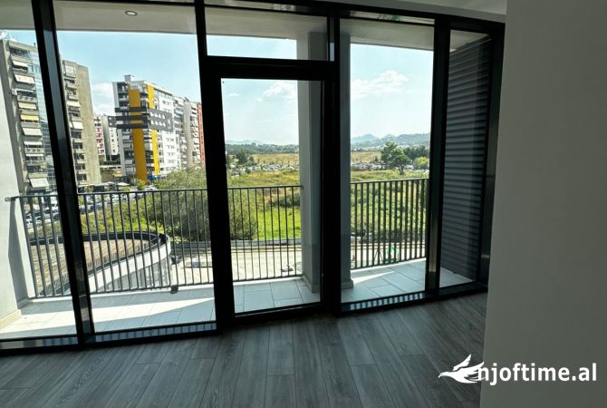 Jepen Ambjente me Qera per Zyra tek Rruga e Kosovarve tek Lake View