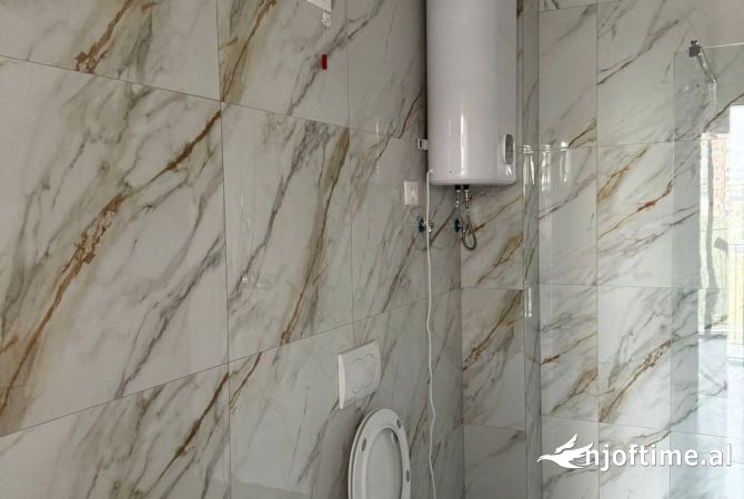 Jepen Ambjente me Qera per Zyra tek Rruga e Kosovarve tek Lake View