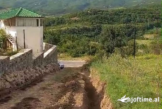 Truall ose Toke ne Tirane - 120,000 Euro