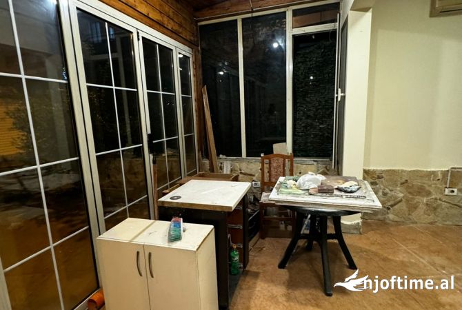Ambient biznesi me qera 2+1 ne Tirane - 600 Euro