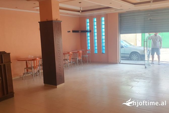 Ambient biznesi me qera 2+1 ne Tirane - 300 Euro