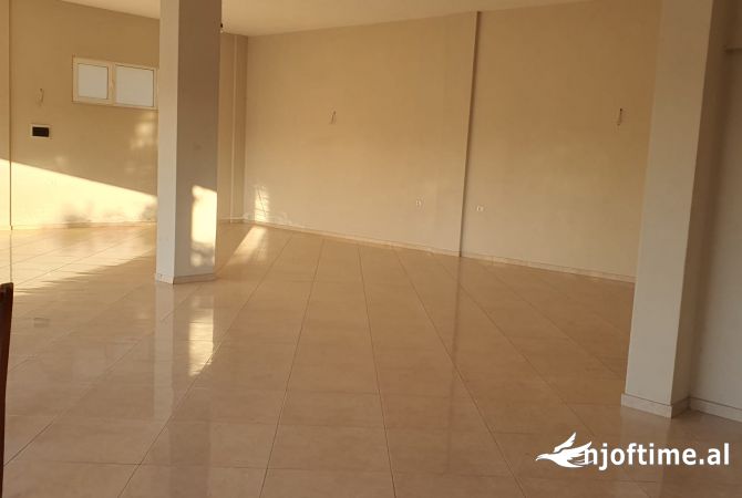 Ambient biznesi me qera 1+1 ne Tirane - 900 Euro