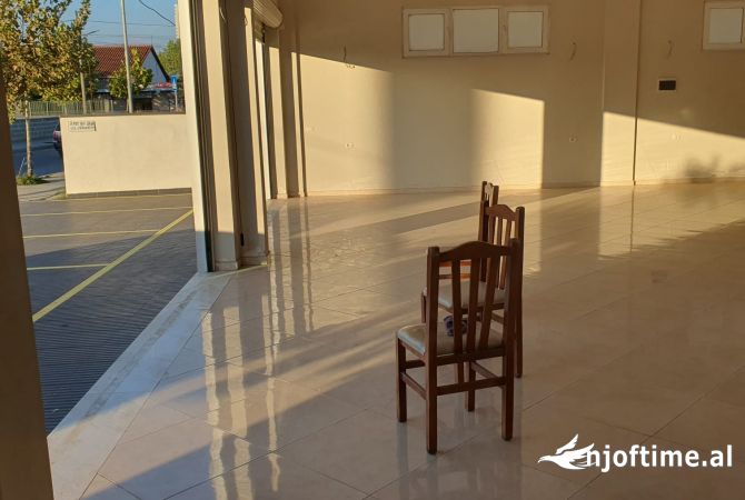 Ambient biznesi me qera 1+1 ne Tirane - 900 Euro