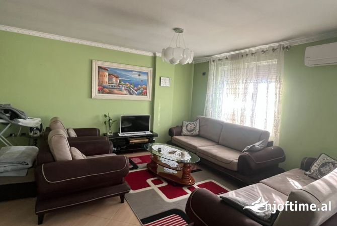 Shtepi ne shitje Apartament ne Tirane, 2+1, Mobilimi Bosh, pa mobiluar, Pagesa 130,000  Euro.