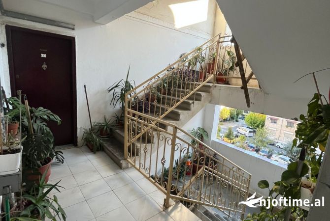 Shtepi ne shitje Apartament ne Tirane, 2+1, Mobilimi Bosh, pa mobiluar, Pagesa 130,000  Euro.