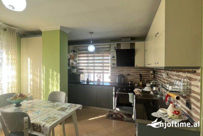 Shtepi ne shitje Apartament ne Tirane, 2+1, Mobilimi Bosh, pa mobiluar, Pagesa 130,000  Euro.