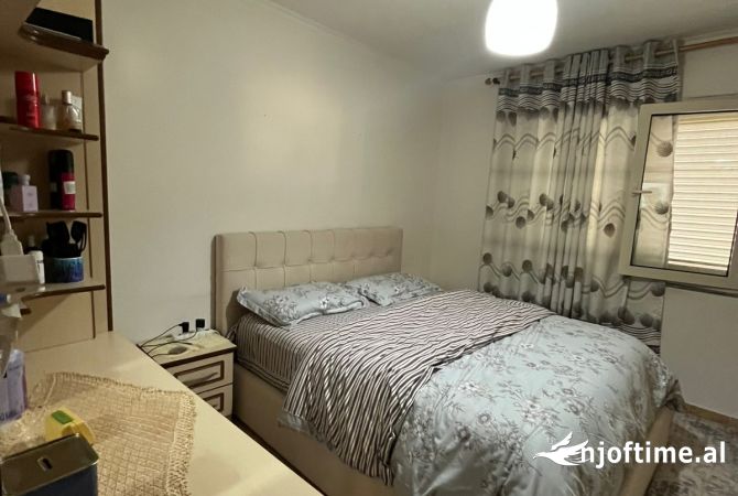 Shtepi ne shitje Apartament ne Tirane, 2+1, Mobilimi Bosh, pa mobiluar, Pagesa 130,000  Euro.