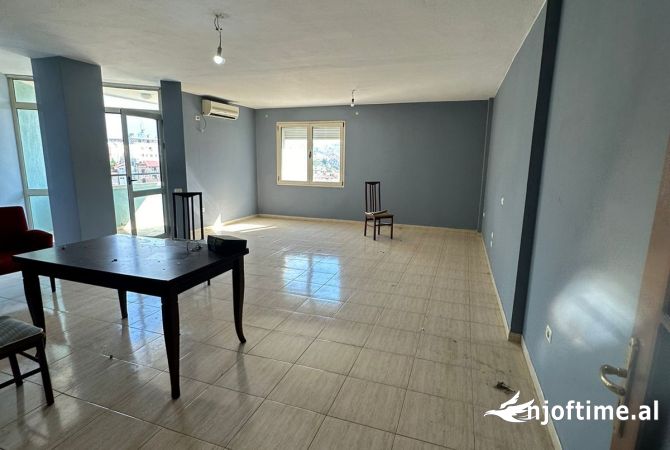 Ambient biznesi me qera 3+1 ne Tirane - 2,500 Euro