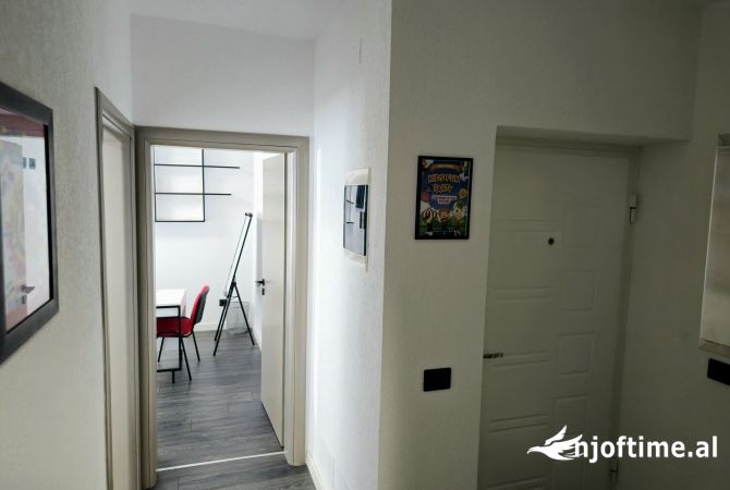 Ambient biznesi me qera 3+1 ne Tirane - 800 Euro