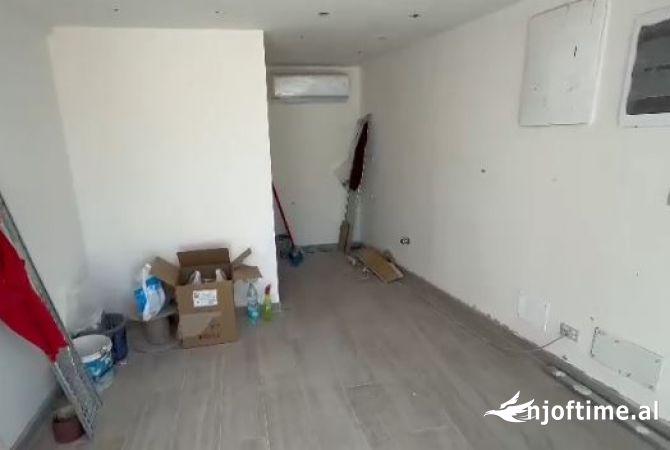 Ambient biznesi me qera 3+1 ne Tirane - 1,200 Euro