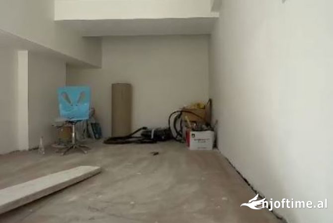 Ambient biznesi me qera 3+1 ne Tirane - 1,200 Euro