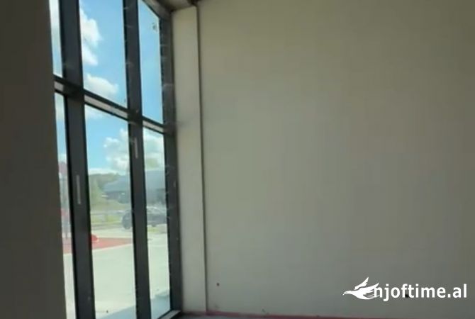 Ambient biznesi me qera 2+1 ne Tirane - 2,600 Euro