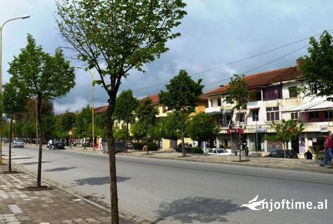 Truall ose Toke ne Tirane - 300,000 Euro