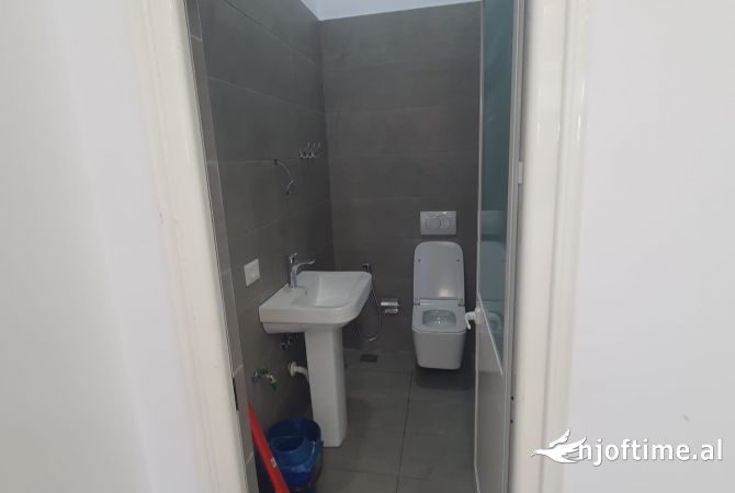 Ambient biznesi me qera 1+1 ne Tirane - 300 Euro