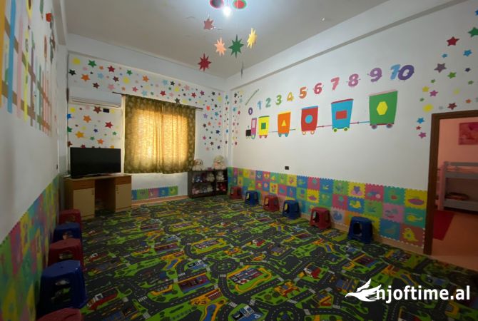 Ambient biznesi me qera 3+1 ne Tirane - 800 Euro