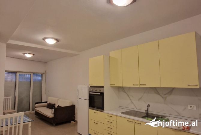 Shtepi me qera Apartament ne Tirane, 1+1, Mobilimi E mobiluar, Pagesa 500  Euro.