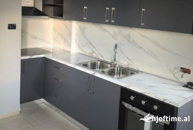 Shtepi me qera 2+1 ne Tirane - 400 Euro