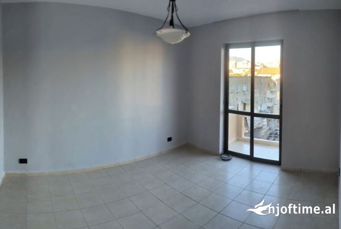Shtepi me qera 2+1 ne Tirane - 400 Euro