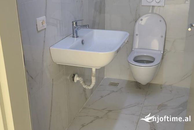 Ambient biznesi me qera 1+1 ne Tirane - 1,200 Euro