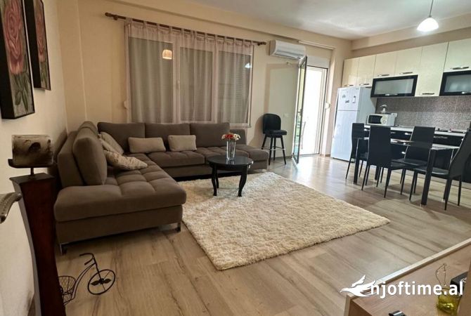 Shtepi me qera Apartament ne Tirane, 2+1, Mobilimi E mobiluar, Pagesa 650  Euro.